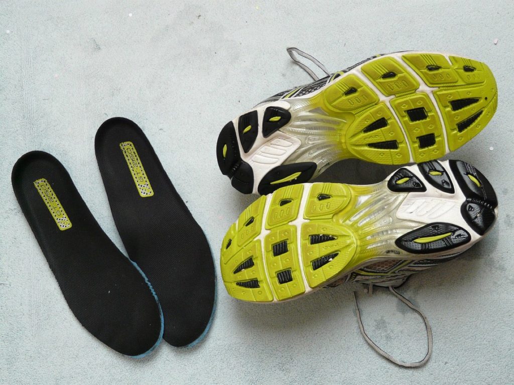 Hoka ou Asics pour l&rsquo;entraînement quotidien : guide comparatif