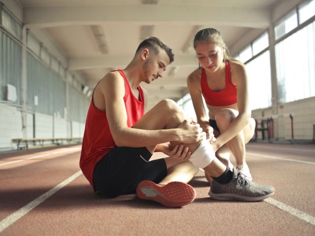 Prévenir les blessures chez les sportifs : Guide pratique
